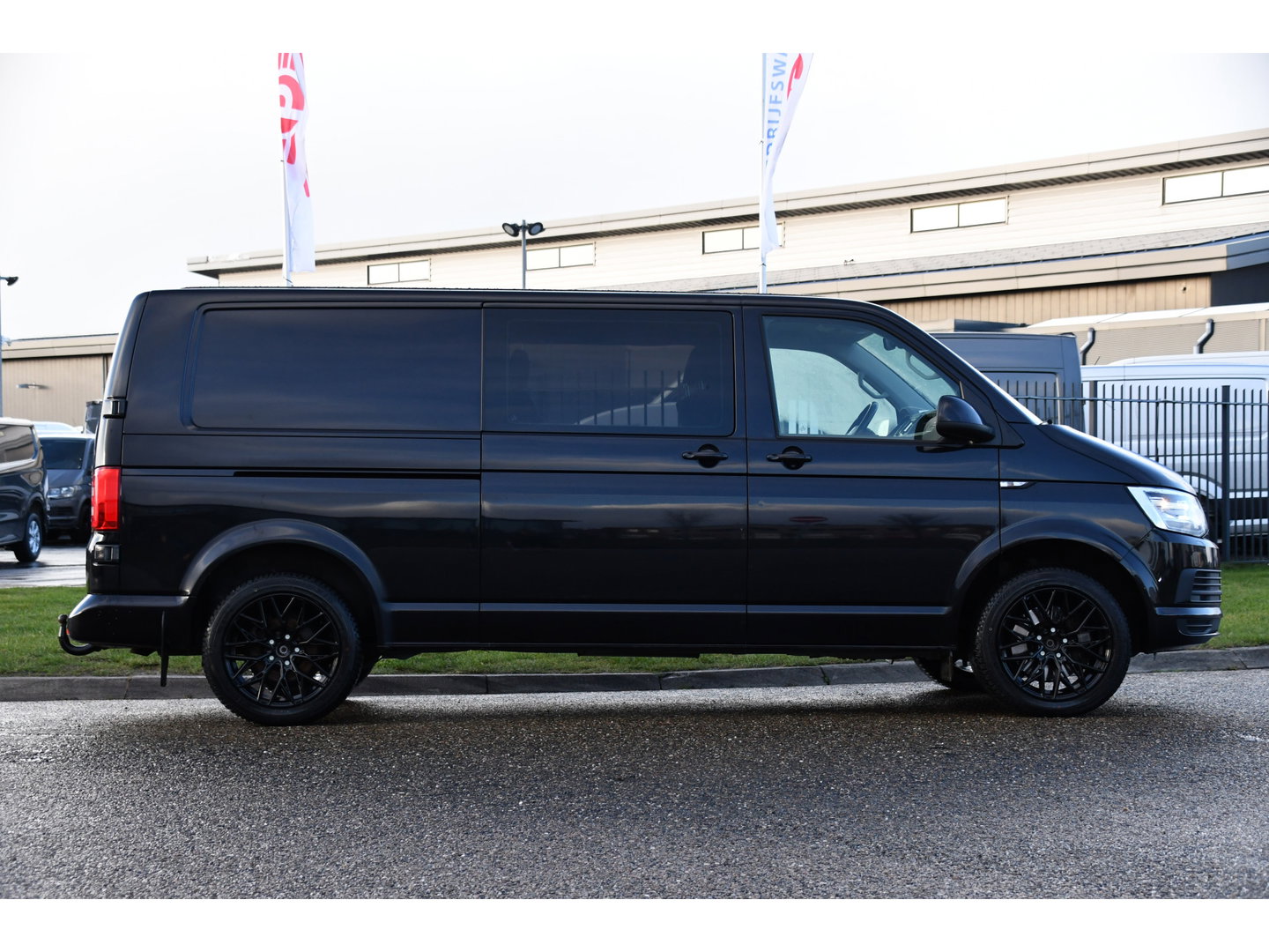 Volkswagen Transporter 2.0 TDI L2H1 DC 4Motion Highline Black Edition Camera, Cruise, Automaat, Multimedia, 204Pk, 2 x schuifdeur, LED, Uniek!