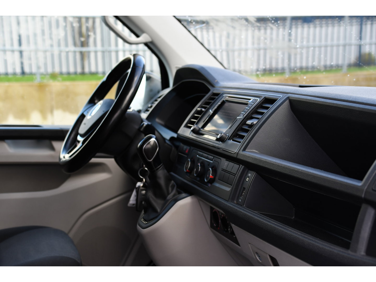 Volkswagen Transporter 2.0 TDI L2H1 DC 4Motion Highline Black Edition Camera, Cruise, Automaat, Multimedia, 204Pk, 2 x schuifdeur, LED, Uniek!