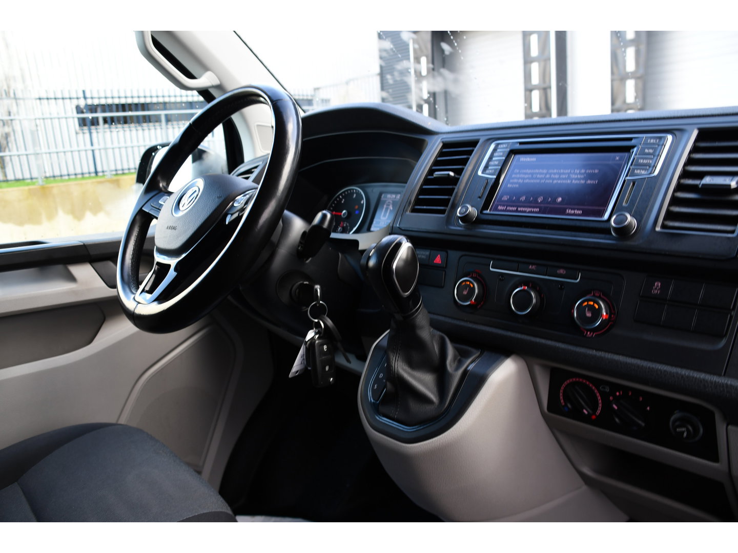 Volkswagen Transporter 2.0 TDI L2H1 DC 4Motion Highline Black Edition Camera, Cruise, Automaat, Multimedia, 204Pk, 2 x schuifdeur, LED, Uniek!
