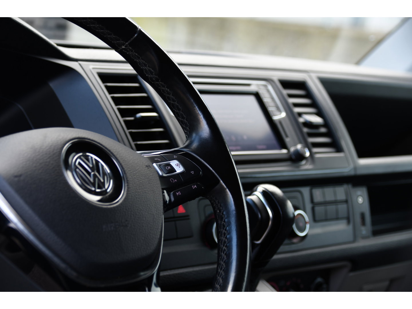 Volkswagen Transporter 2.0 TDI L2H1 DC 4Motion Highline Black Edition Camera, Cruise, Automaat, Multimedia, 204Pk, 2 x schuifdeur, LED, Uniek!