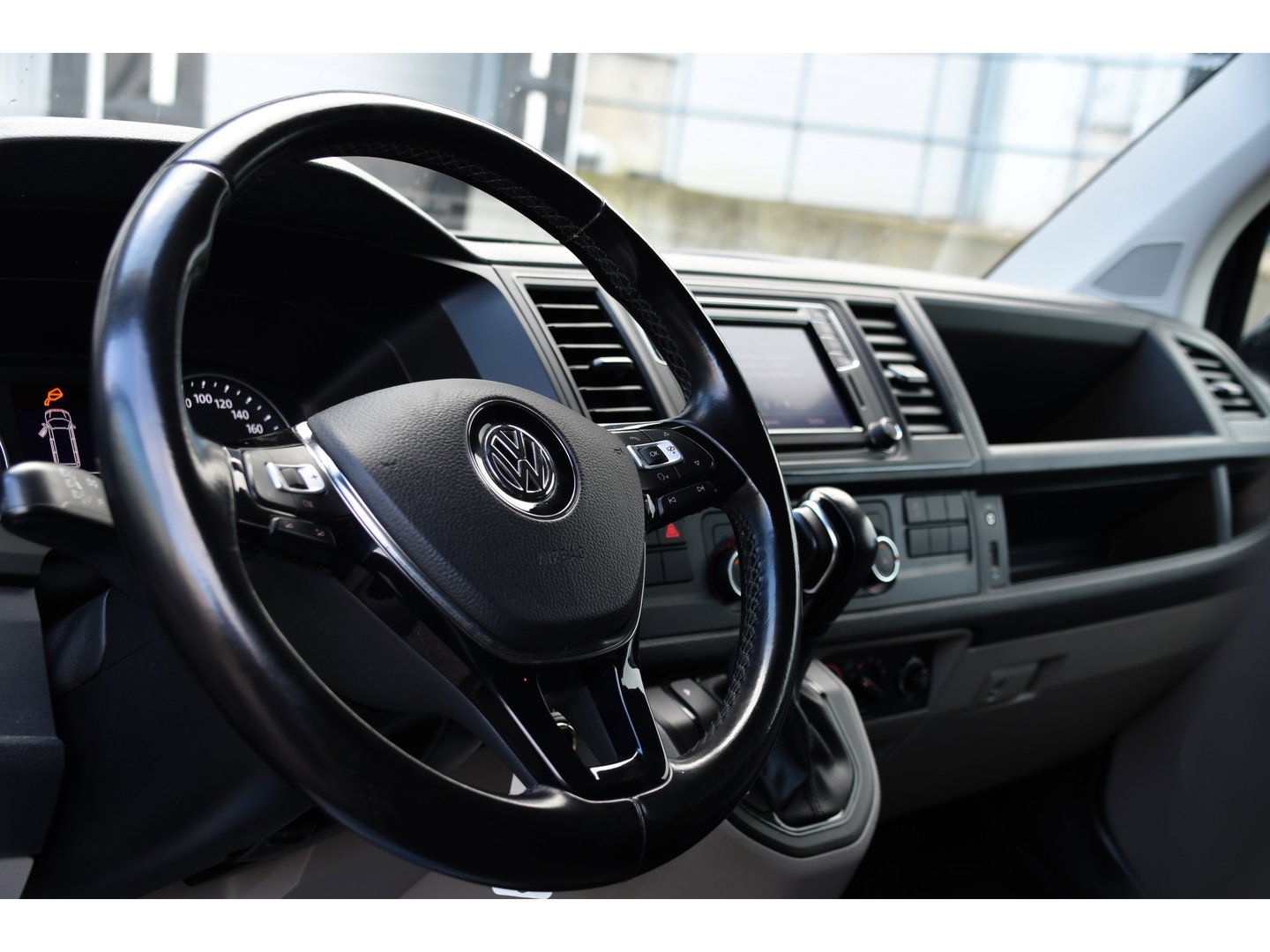 Volkswagen Transporter 2.0 TDI L2H1 DC 4Motion Highline Black Edition Camera, Cruise, Automaat, Multimedia, 204Pk, 2 x schuifdeur, LED, Uniek!