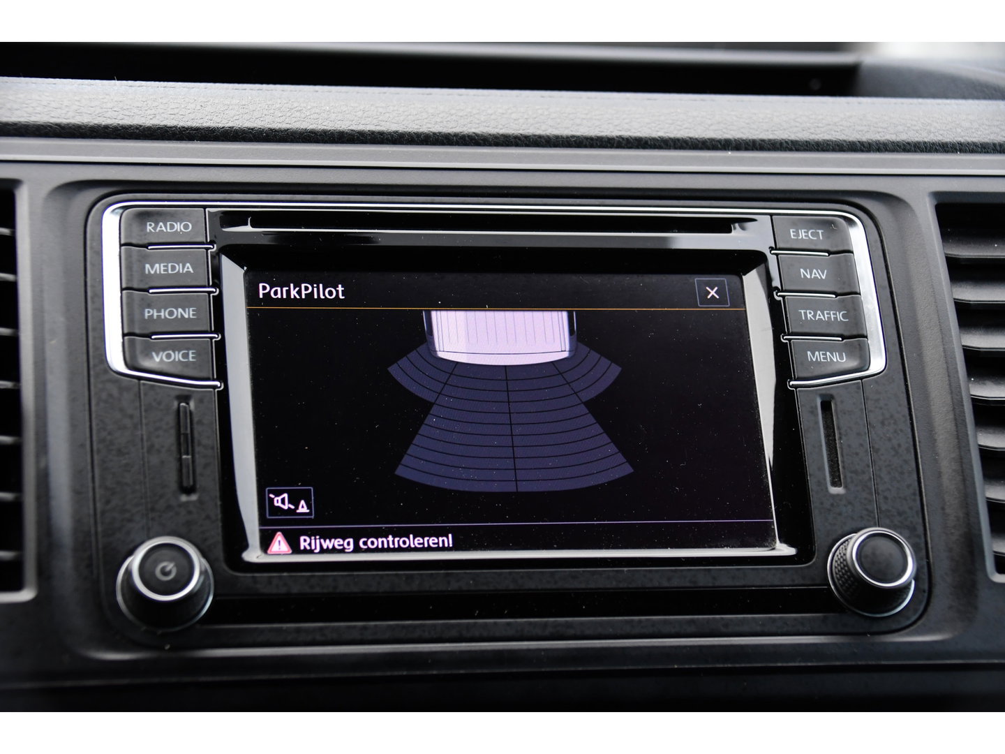 Volkswagen Transporter 2.0 TDI L2H1 DC 4Motion Highline Black Edition Camera, Cruise, Automaat, Multimedia, 204Pk, 2 x schuifdeur, LED, Uniek!