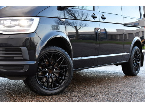 Volkswagen Transporter 2.0 TDI L2H1 DC 4Motion Highline Black Edition Camera, Cruise, Automaat, Multimedia, 204Pk, 2 x schuifdeur, LED, Uniek!