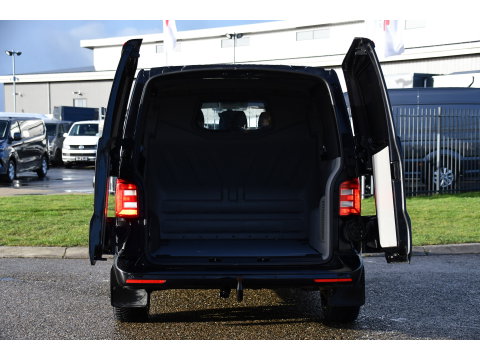 Volkswagen Transporter 2.0 TDI L2H1 DC 4Motion Highline Black Edition Camera, Cruise, Automaat, Multimedia, 204Pk, 2 x schuifdeur, LED, Uniek!