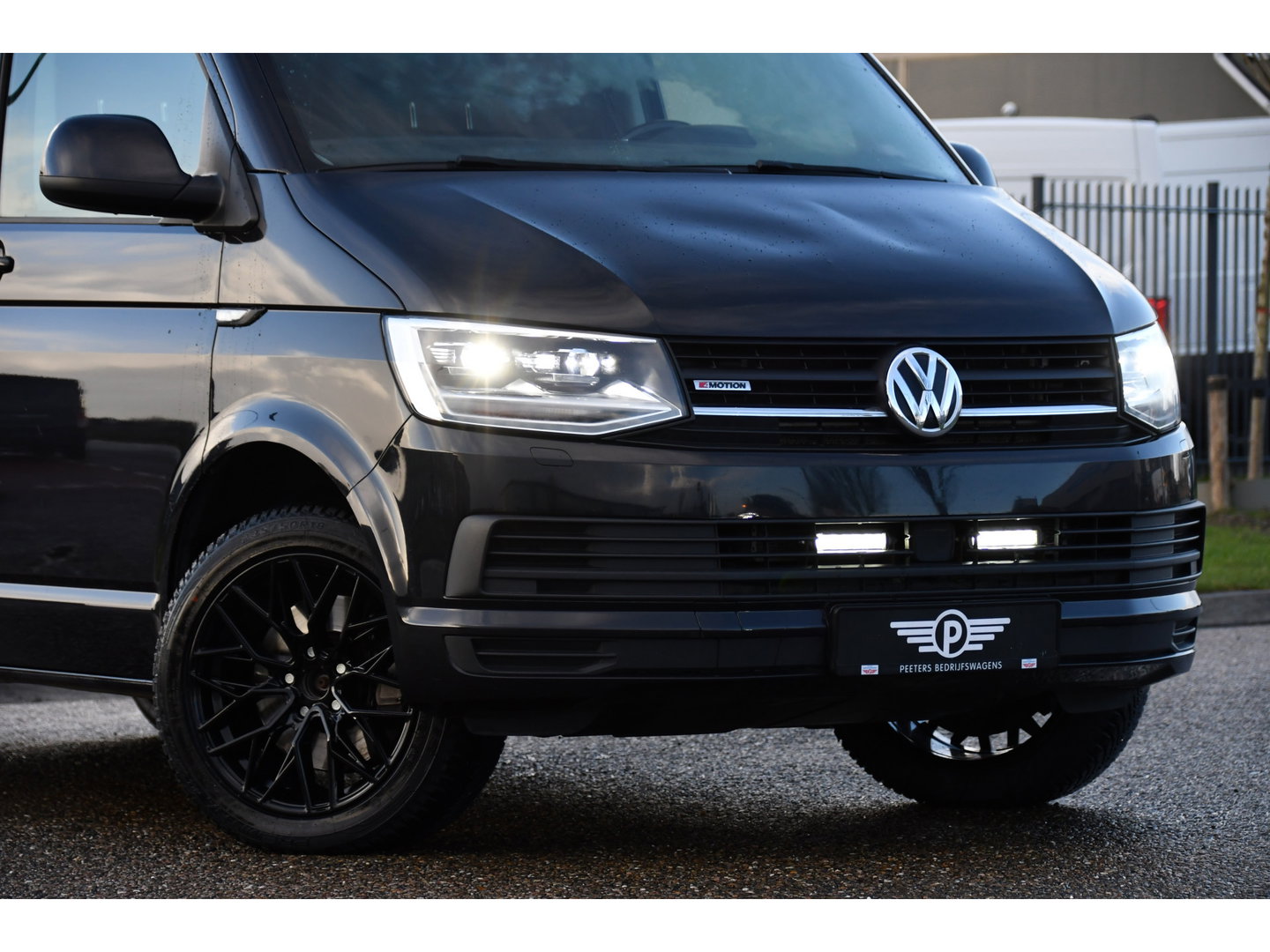 Volkswagen Transporter 2.0 TDI L2H1 DC 4Motion Highline Black Edition Camera, Cruise, Automaat, Multimedia, 204Pk, 2 x schuifdeur, LED, Uniek!