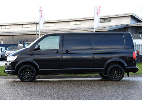 Volkswagen Transporter 2.0 TDI L2H1 DC 4Motion Highline Black Edition Camera, Cruise, Automaat, Multimedia, 204Pk, 2 x schuifdeur, LED, Uniek!