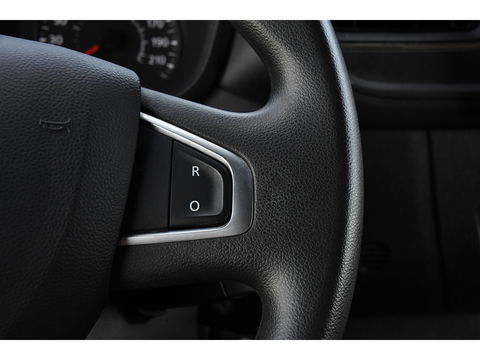 Renault Master T35 2.3 dCi 150 L2H2 PB Edition Camera, Cruise, Carplay, Clima, 150pk, Trekhaak, Multimedia, NAVI, Uniek!