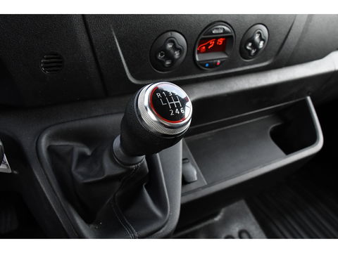 Renault Master T35 2.3 dCi 150 L2H2 PB Edition Camera, Cruise, Carplay, Clima, 150pk, Trekhaak, Multimedia, NAVI, Uniek!