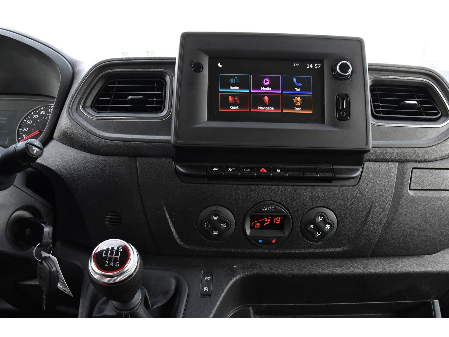 Renault Master T35 2.3 dCi 150 L2H2 PB Edition Camera, Cruise, Carplay, Clima, 150pk, Trekhaak, Multimedia, NAVI, Uniek!