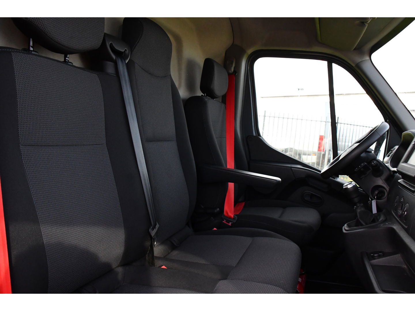 Renault Master T35 2.3 dCi 150 L2H2 PB Edition Camera, Cruise, Carplay, Clima, 150pk, Trekhaak, Multimedia, NAVI, Uniek!