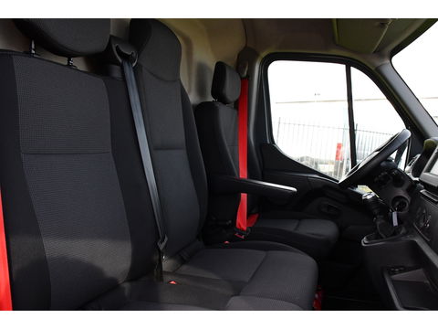 Renault Master T35 2.3 dCi 150 L2H2 PB Edition Camera, Cruise, Carplay, Clima, 150pk, Trekhaak, Multimedia, NAVI, Uniek!