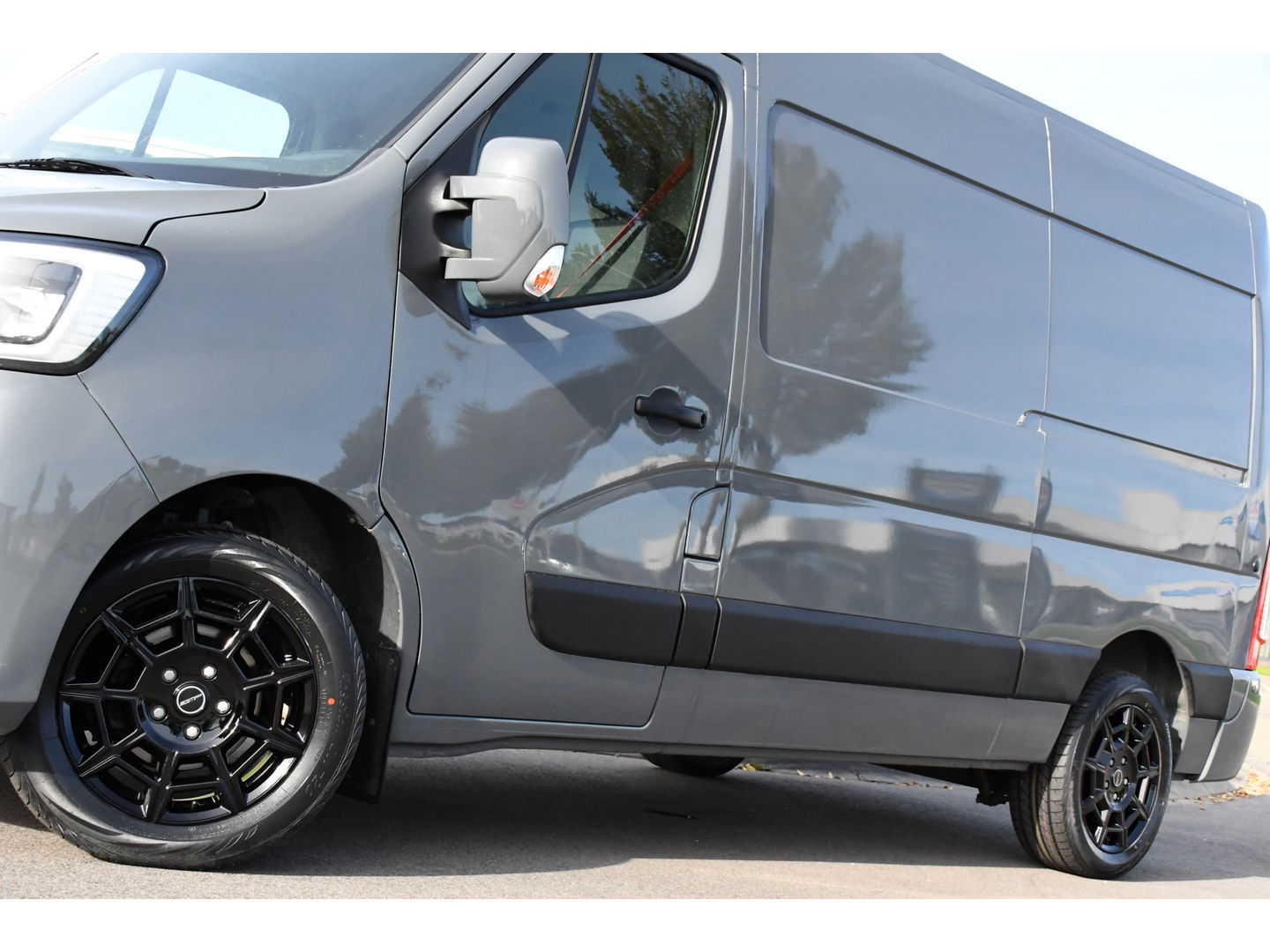 Renault Master T35 2.3 dCi 150 L2H2 PB Edition Camera, Cruise, Carplay, Clima, 150pk, Trekhaak, Multimedia, NAVI, Uniek!