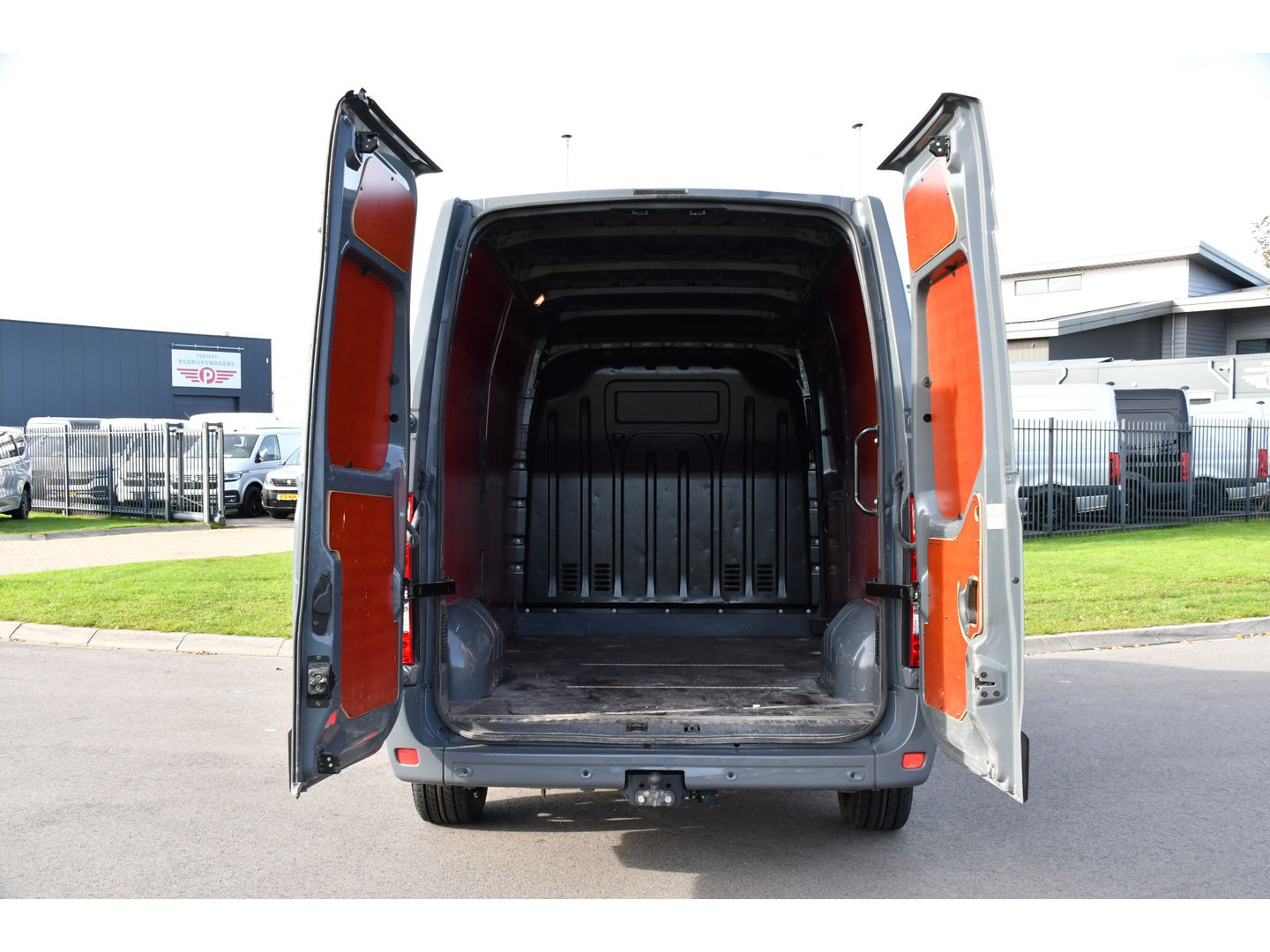 Renault Master T35 2.3 dCi 150 L2H2 PB Edition Camera, Cruise, Carplay, Clima, 150pk, Trekhaak, Multimedia, NAVI, Uniek!