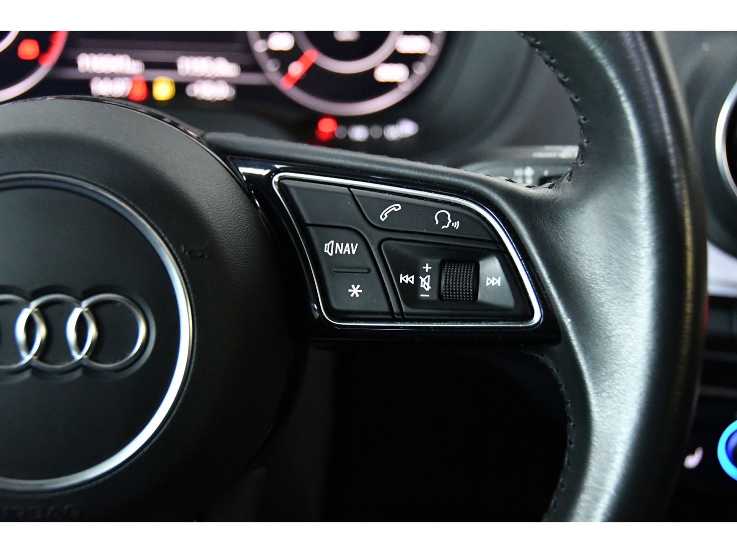 Audi Q2 35 TFSI S Edition, Blackline, Panoramadak