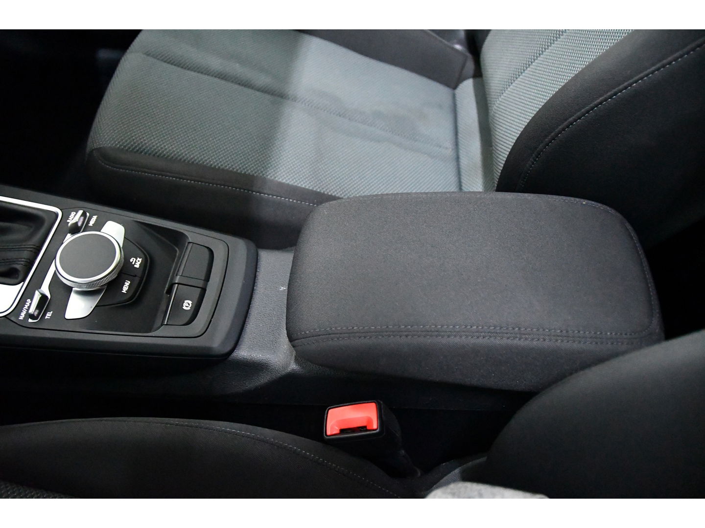 Audi Q2 35 TFSI S Edition, Blackline, Panoramadak