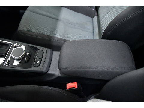 Audi Q2 35 TFSI S Edition, Blackline, Panoramadak