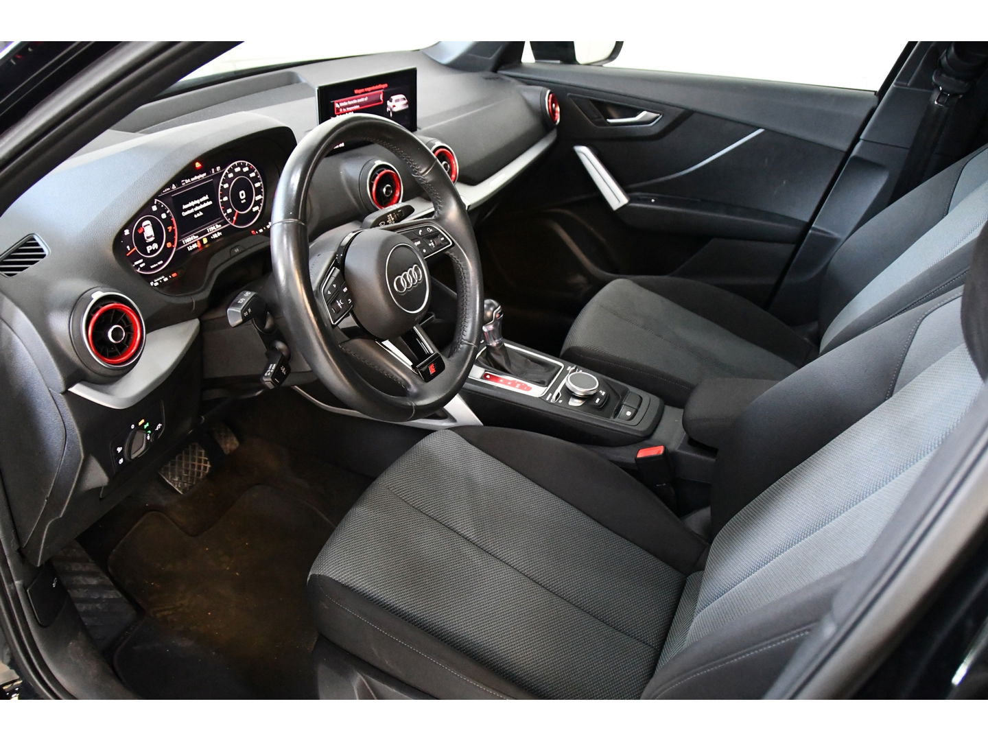 Audi Q2 35 TFSI S Edition, Blackline, Panoramadak