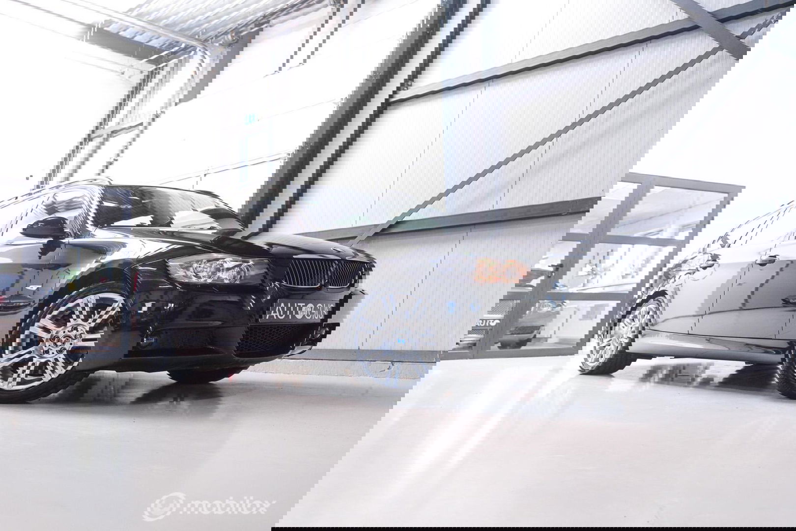 BMW 3 Serie Touring 330xi High Executive | youngtimer | Logic7 | Panorama | Trekhaak | M pakket | Leder |