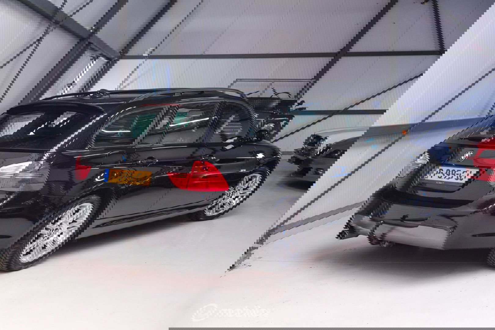 BMW 3 Serie Touring 330xi High Executive | youngtimer | Logic7 | Panorama | Trekhaak | M pakket | Leder |