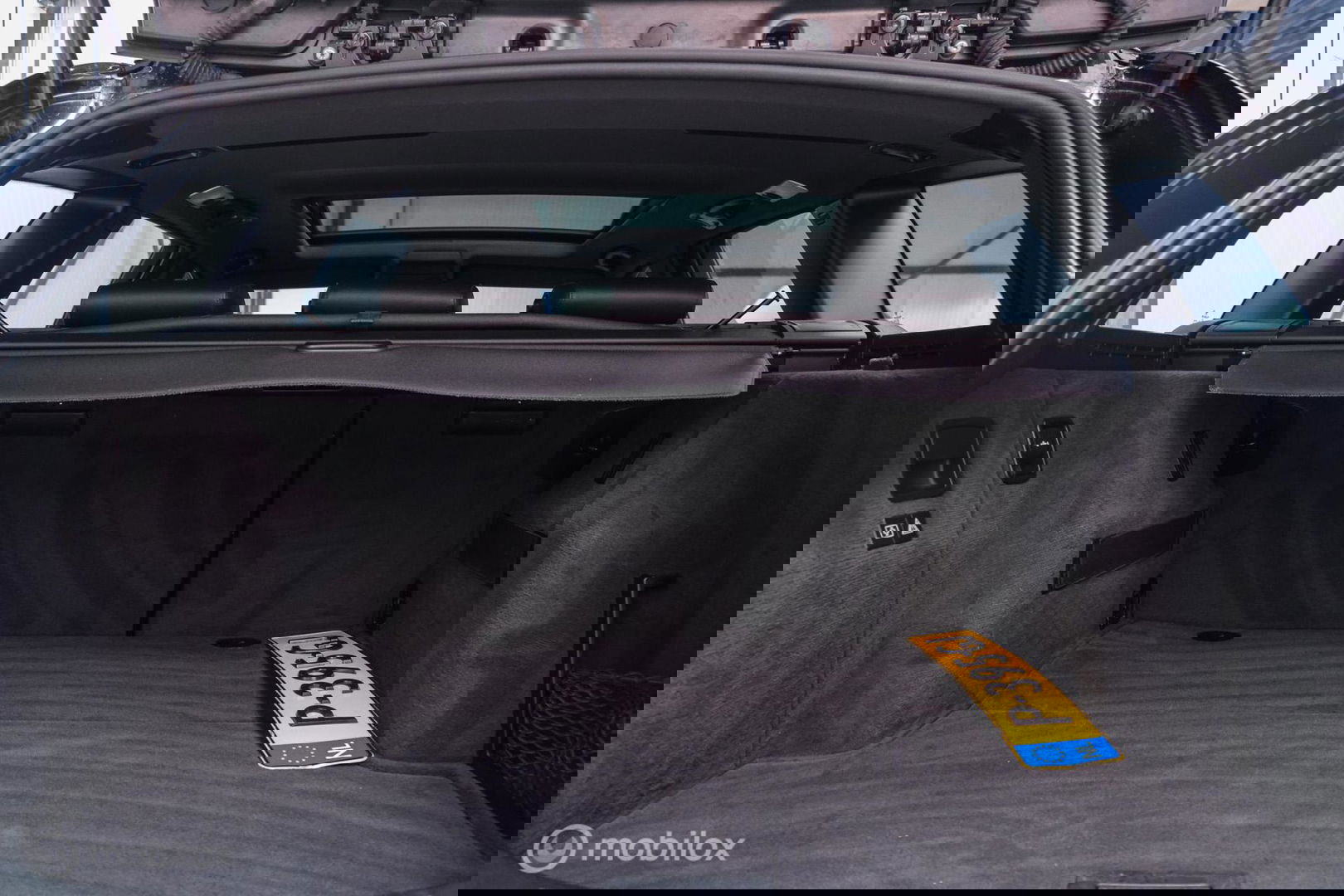BMW 3 Serie Touring 330xi High Executive | youngtimer | Logic7 | Panorama | Trekhaak | M pakket | Leder |