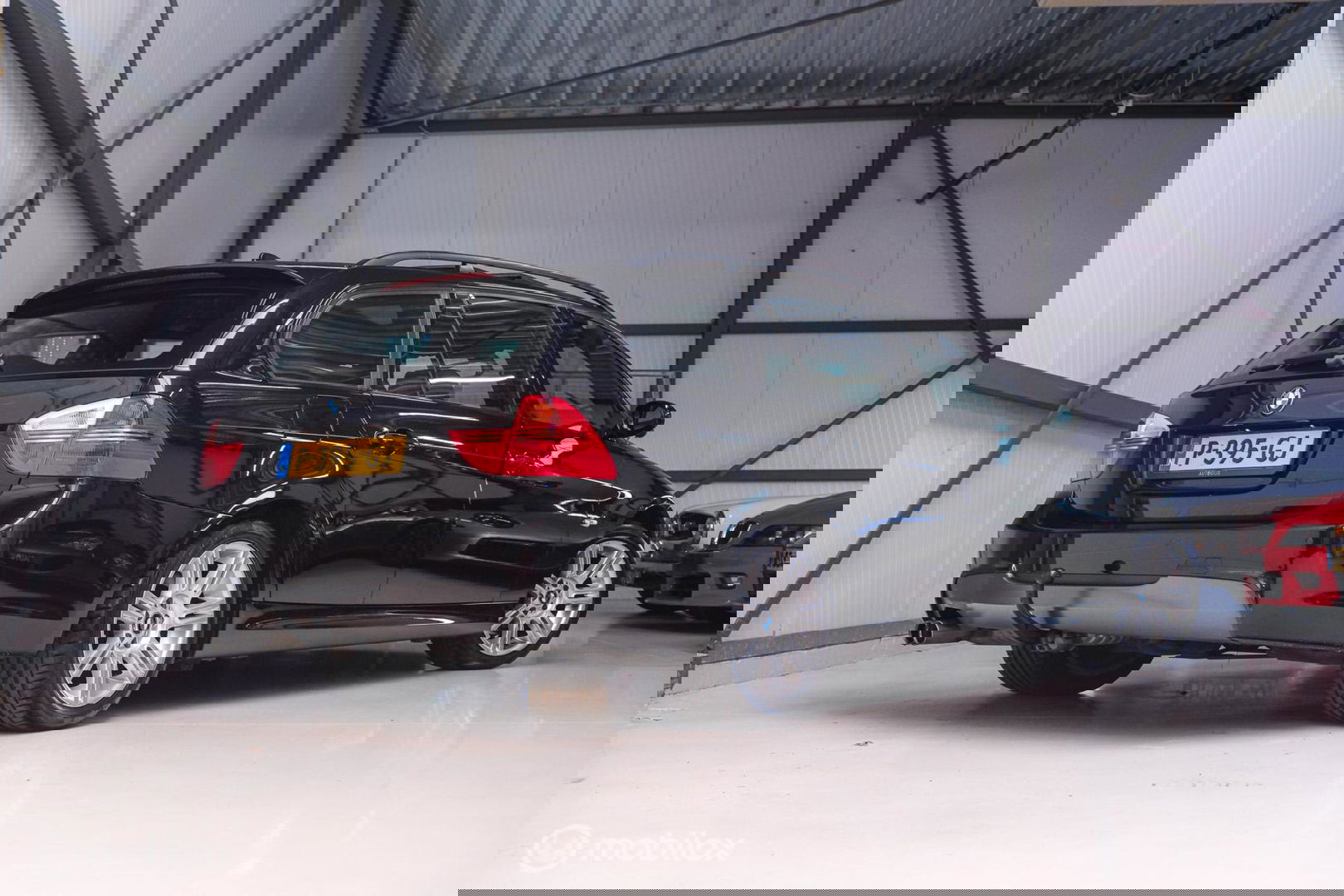 BMW 3 Serie Touring 330xi High Executive | youngtimer | Logic7 | Panorama | Trekhaak | M pakket | Leder |