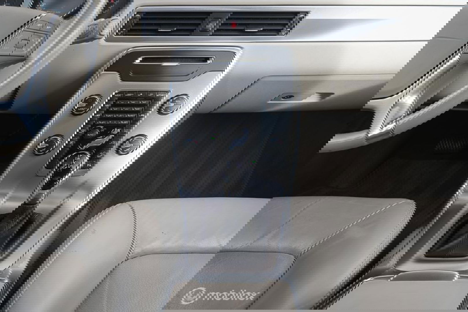 Volvo XC70 2.4 D5 Summum AWD | Schuifdak | LED | Leder | Trekhaak | Navigatie | Rijklaarprijs |