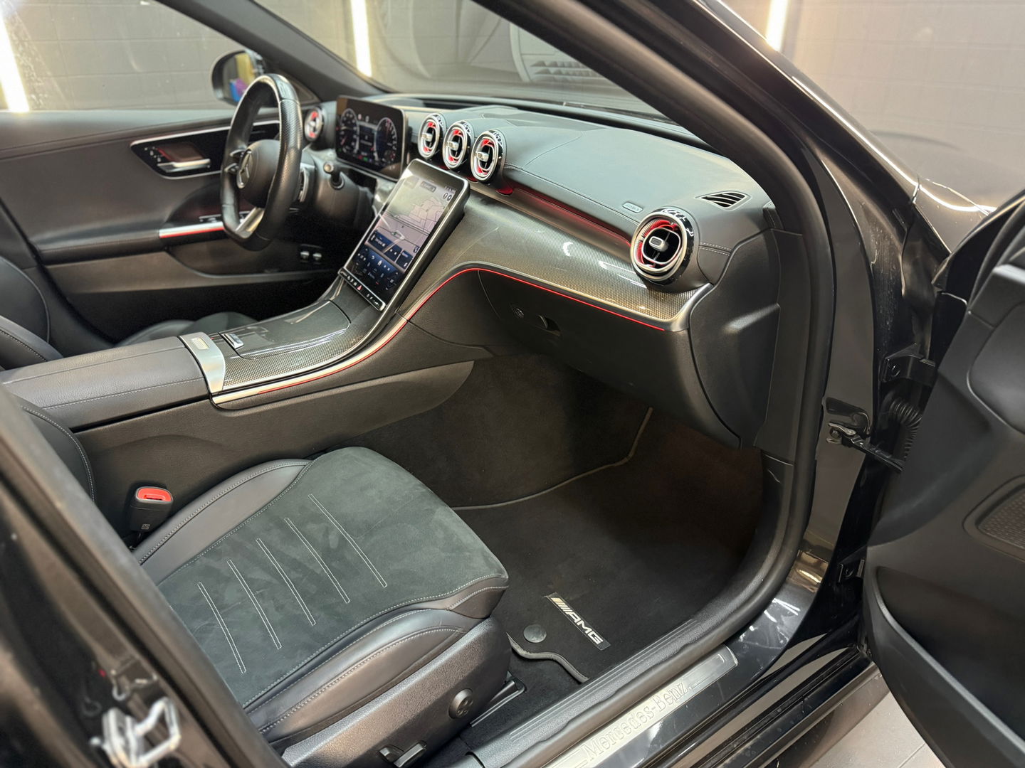 Mercedes-Benz C-Klasse Estate 300 e AMG Pano|Sfeer|HuD|Keyless