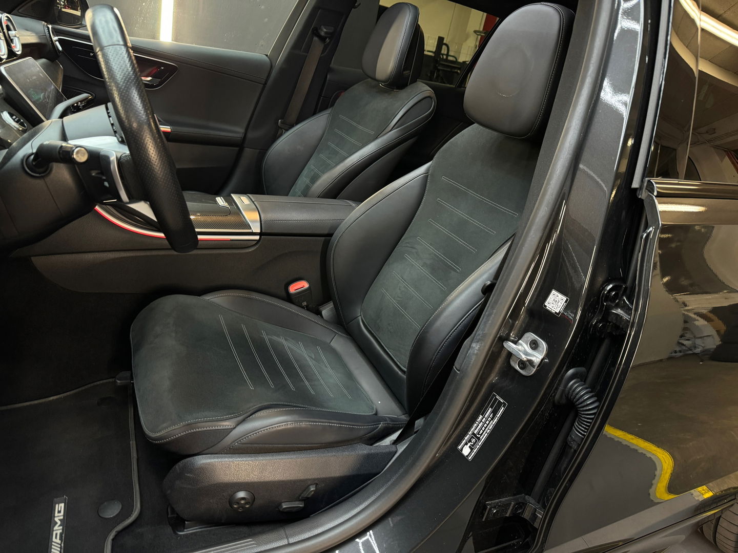 Mercedes-Benz C-Klasse Estate 300 e AMG Pano|Sfeer|HuD|Keyless