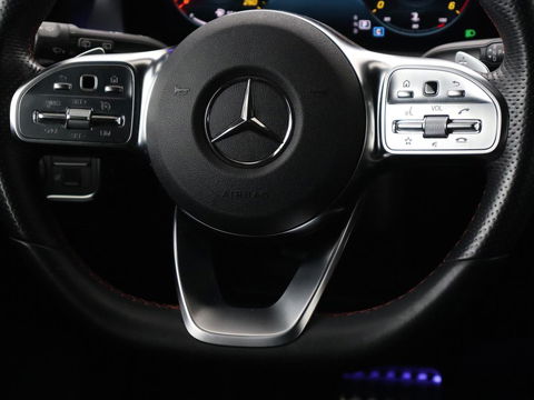 Mercedes-Benz CLA-Klasse 180d Business Solution AMG | Stoelverwarming | Carplay | Camera | Leder/Alcantara | Navigatie | Widescreen | Sfeerverlichting | Designo Mountaingrijs Magno