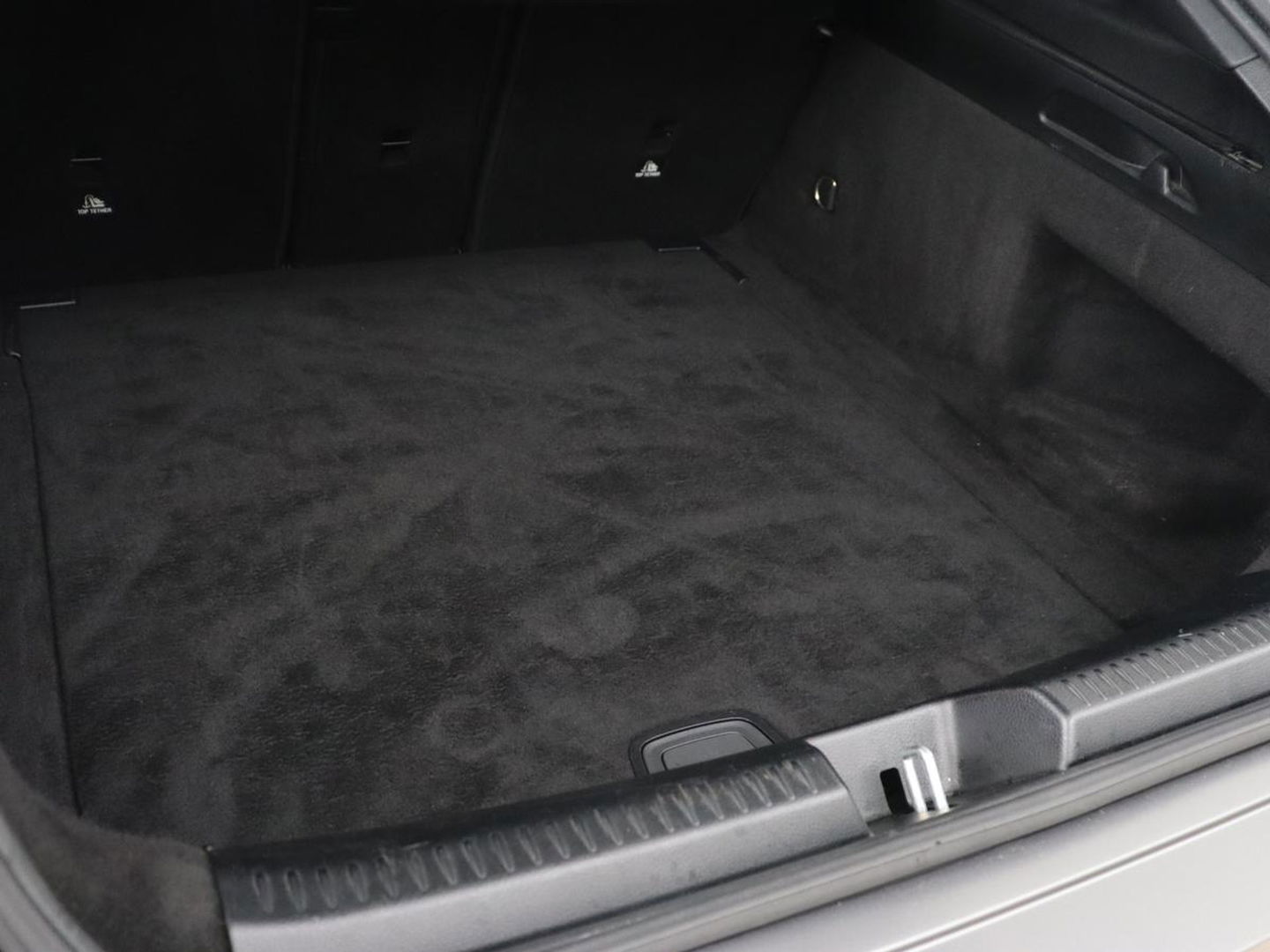 Mercedes-Benz CLA-Klasse 180d Business Solution AMG | Stoelverwarming | Carplay | Camera | Leder/Alcantara | Navigatie | Widescreen | Sfeerverlichting | Designo Mountaingrijs Magno