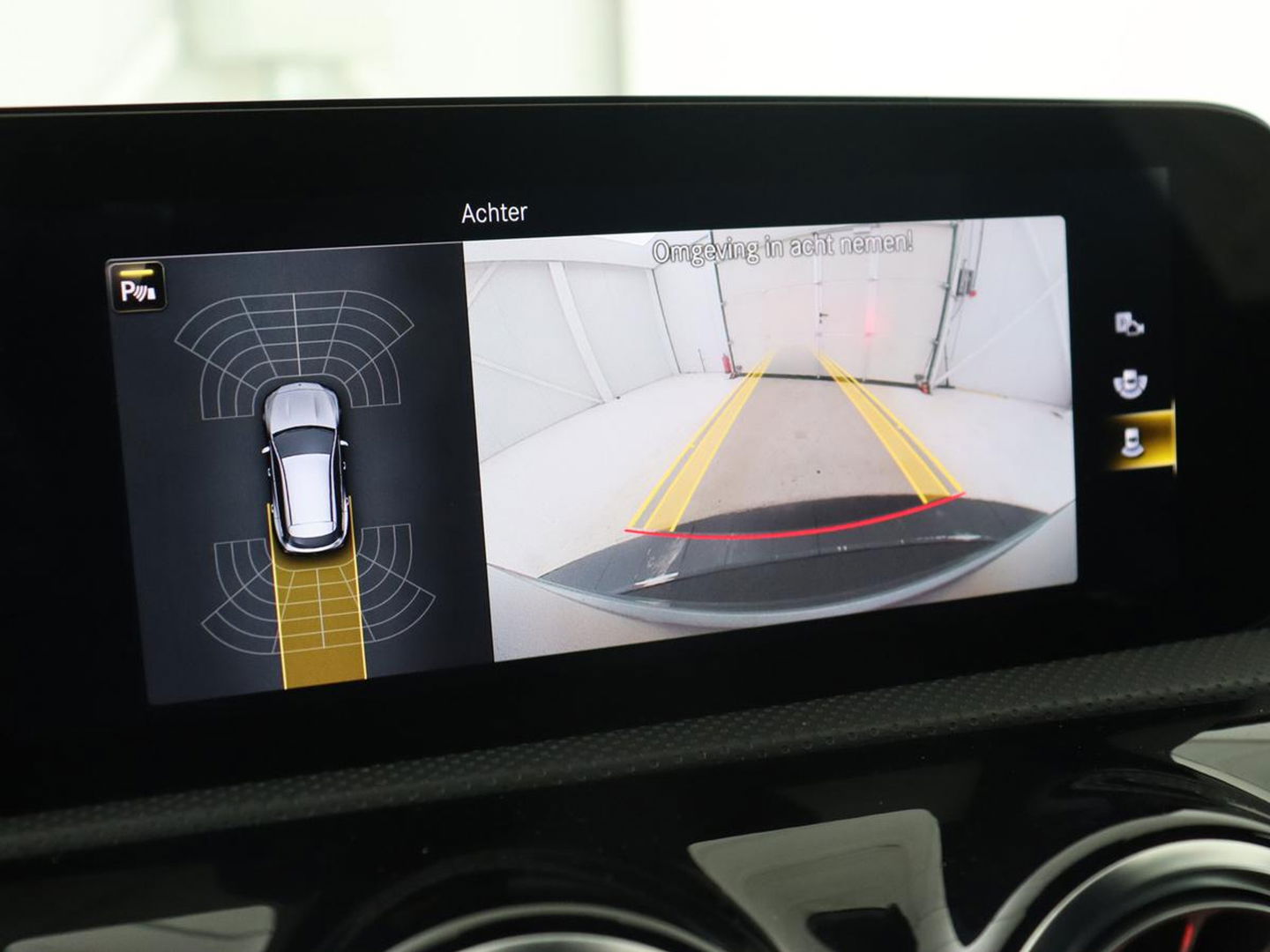 Mercedes-Benz CLA-Klasse 180d Business Solution AMG | Stoelverwarming | Carplay | Camera | Leder/Alcantara | Navigatie | Widescreen | Sfeerverlichting | Designo Mountaingrijs Magno