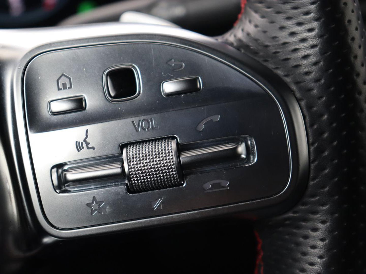 Mercedes-Benz CLA-Klasse 180d Business Solution AMG | Stoelverwarming | Carplay | Camera | Leder/Alcantara | Navigatie | Widescreen | Sfeerverlichting | Designo Mountaingrijs Magno