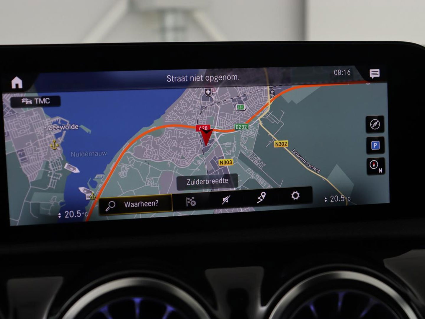 Mercedes-Benz CLA-Klasse 180d Business Solution AMG | Stoelverwarming | Carplay | Camera | Leder/Alcantara | Navigatie | Widescreen | Sfeerverlichting | Designo Mountaingrijs Magno