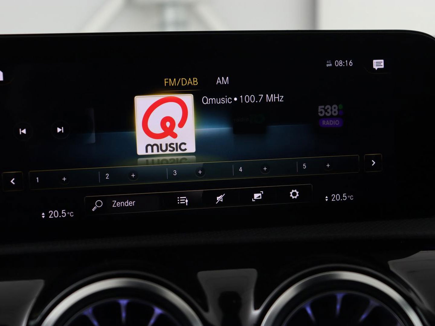 Mercedes-Benz CLA-Klasse 180d Business Solution AMG | Stoelverwarming | Carplay | Camera | Leder/Alcantara | Navigatie | Widescreen | Sfeerverlichting | Designo Mountaingrijs Magno