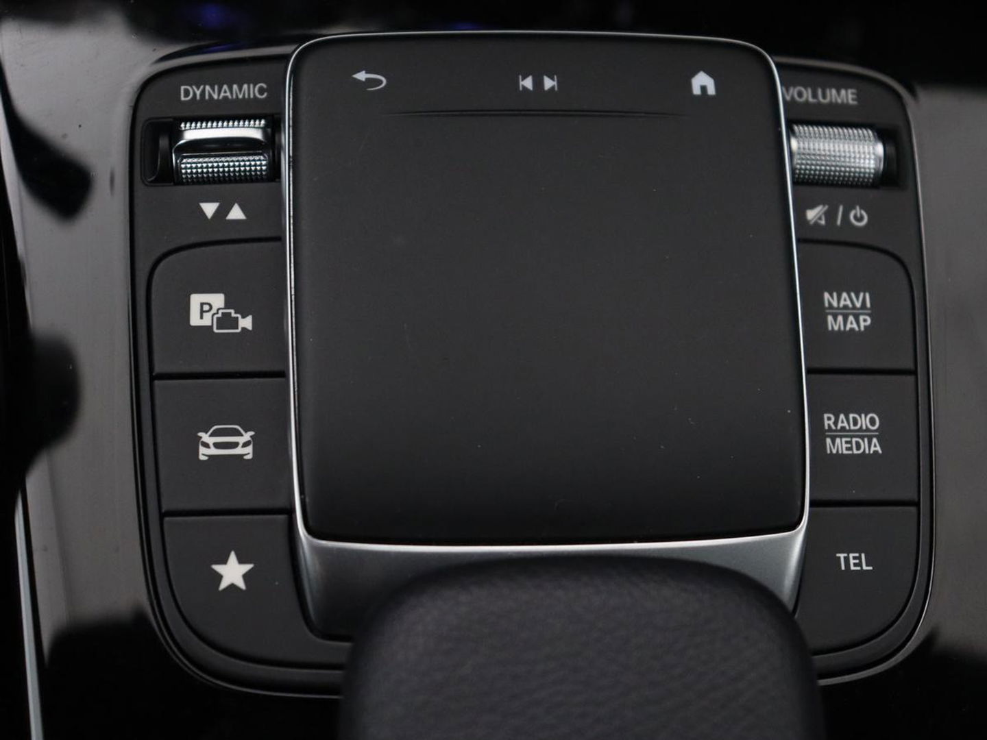 Mercedes-Benz CLA-Klasse 180d Business Solution AMG | Stoelverwarming | Carplay | Camera | Leder/Alcantara | Navigatie | Widescreen | Sfeerverlichting | Designo Mountaingrijs Magno