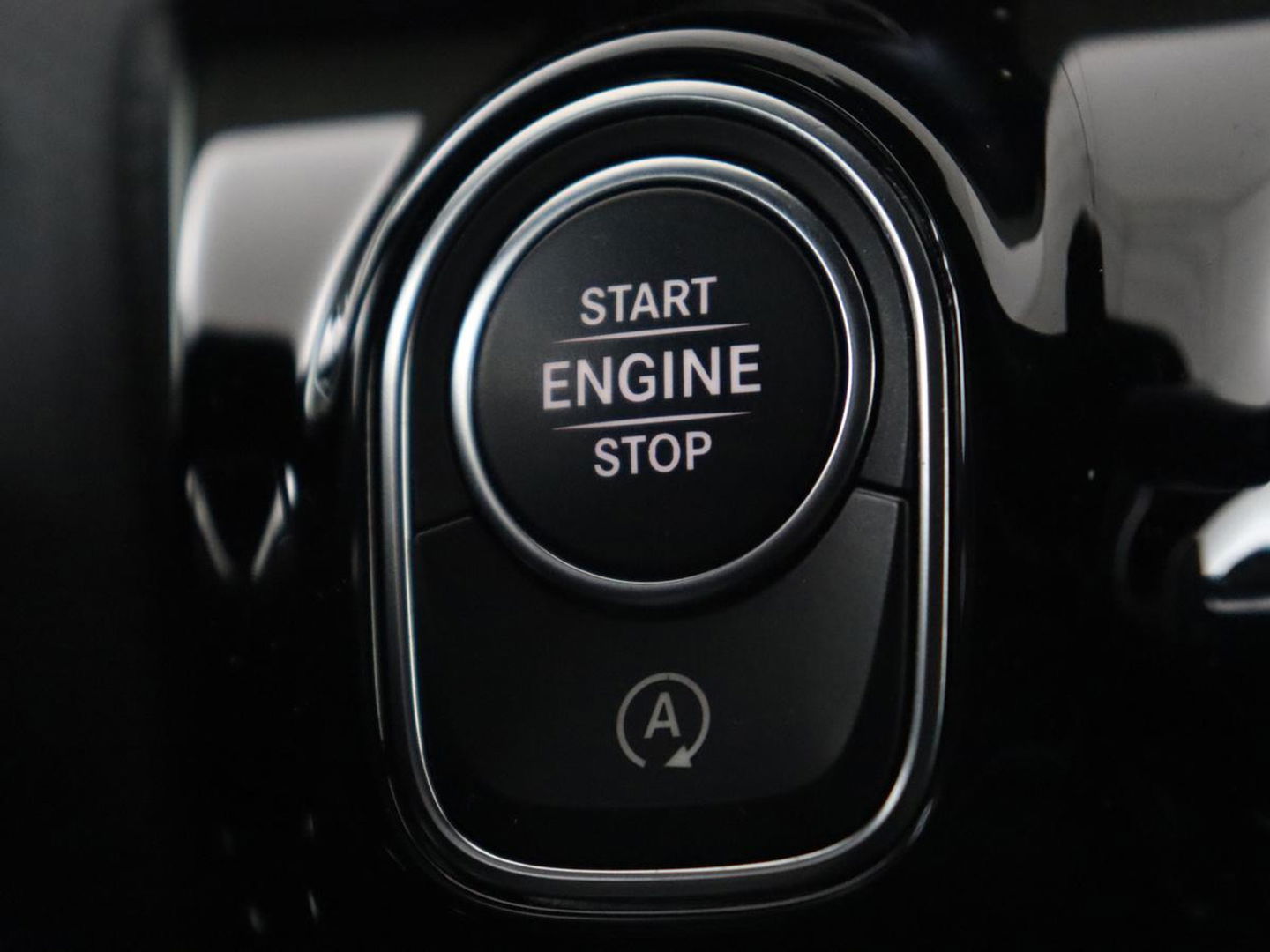 Mercedes-Benz CLA-Klasse 180d Business Solution AMG | Stoelverwarming | Carplay | Camera | Leder/Alcantara | Navigatie | Widescreen | Sfeerverlichting | Designo Mountaingrijs Magno