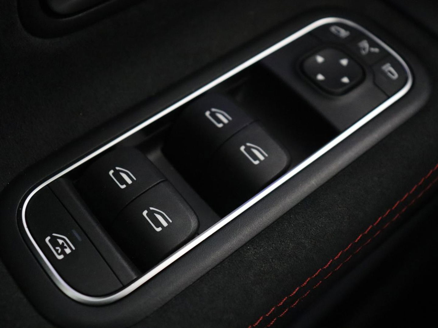 Mercedes-Benz CLA-Klasse 180d Business Solution AMG | Stoelverwarming | Carplay | Camera | Leder/Alcantara | Navigatie | Widescreen | Sfeerverlichting | Designo Mountaingrijs Magno