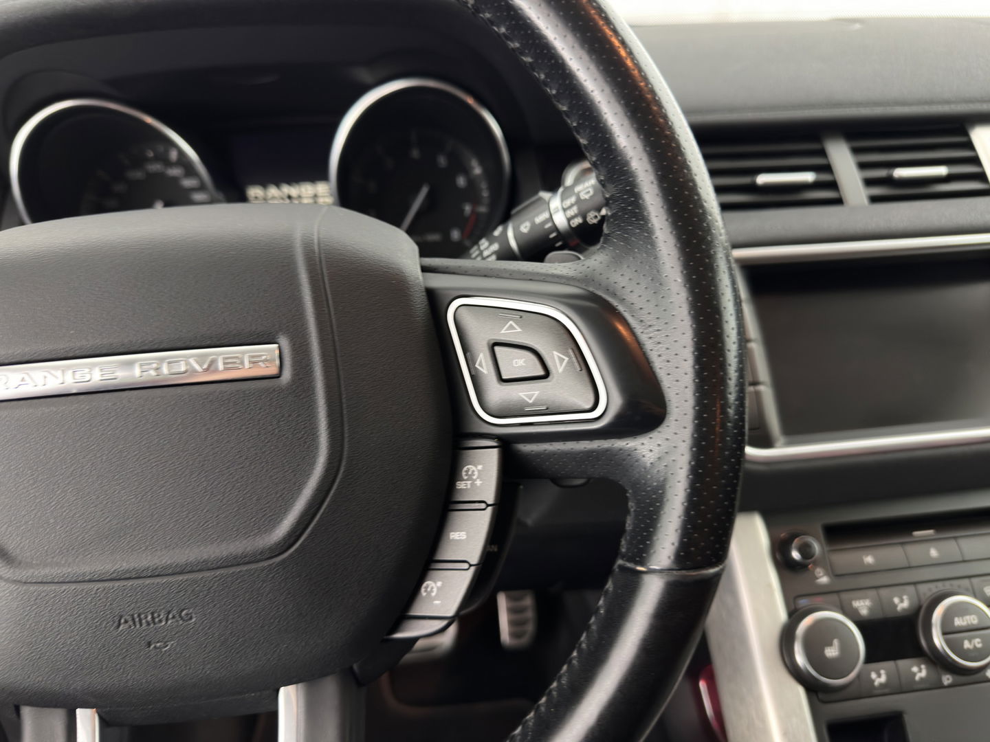 Land Rover Range Rover Evoque 2.0 Si 4WD Pure Aut. *LUXURY-LEATHER | BI-XENON | MERIDIAN-AUDIO | NAVI-FULLMAP | MEMORY-PACK | CAMERA | HEATED-COMFORTSEATS | ECC | SHIFT-PADDLES | PDC | CRUISE | 19''ALU *