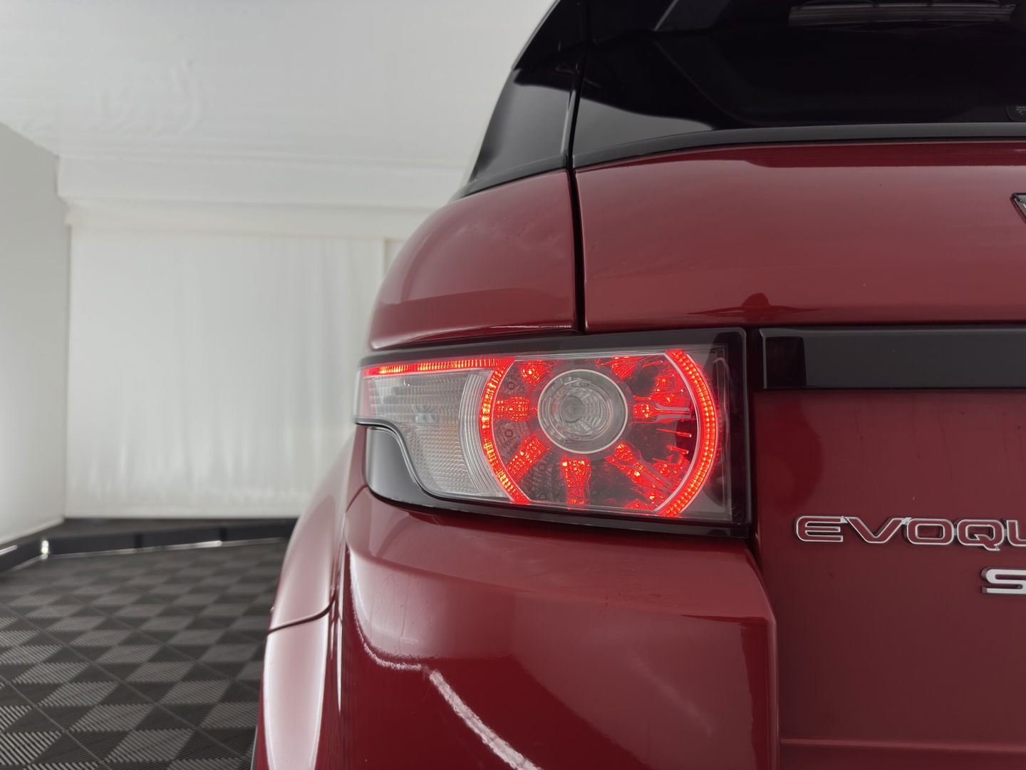 Land Rover Range Rover Evoque 2.0 Si 4WD Pure Aut. *LUXURY-LEATHER | BI-XENON | MERIDIAN-AUDIO | NAVI-FULLMAP | MEMORY-PACK | CAMERA | HEATED-COMFORTSEATS | ECC | SHIFT-PADDLES | PDC | CRUISE | 19''ALU *