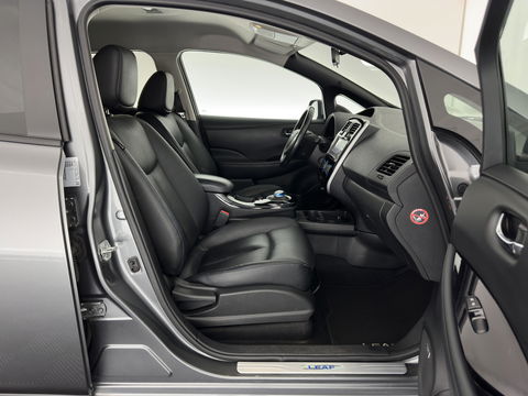 Nissan Leaf Tekna 30 kWh {SOH-78%} Aut. *LUXURY-LEATHER | FULL-LED | BOSE-SURROUND | TOP-VIEW | KEYLESS | NAVI-FULLMAP | ECC | HEATED-COMFORTSEATS | CAMERA | DIGI-COCKPIT | PRIVACY-GLASS | 17"ALU*