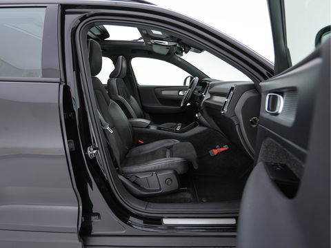 Volvo XC40 Recharge P8 AWD R-Design [ 3-Fase ] { SOH-89%} (INCL-BTW) *PANO | LEATHER-ALCANTARA | DIGI-COCKPIT | FULL-LED | PREMIUM-AUDIO | CARPLAY | KEYLESS | NAVI-FULLMAP | ECC | PDC | HEATED-SPORTSEATS | BLIS | PRIVACY-GLASS | 19''ALU*