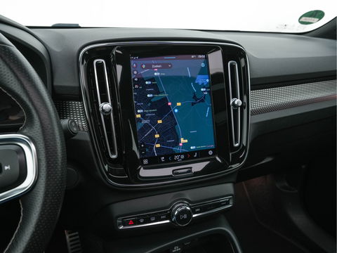 Volvo XC40 Recharge P8 AWD R-Design [ 3-Fase ] { SOH-89%} (INCL-BTW) *PANO | LEATHER-ALCANTARA | DIGI-COCKPIT | FULL-LED | PREMIUM-AUDIO | CARPLAY | KEYLESS | NAVI-FULLMAP | ECC | PDC | HEATED-SPORTSEATS | BLIS | PRIVACY-GLASS | 19''ALU*