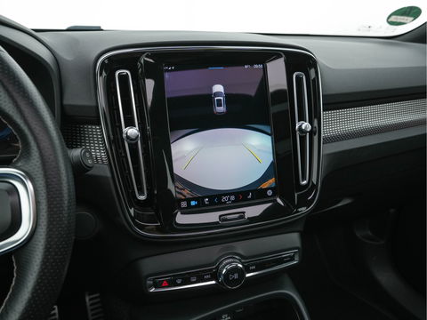 Volvo XC40 Recharge P8 AWD R-Design [ 3-Fase ] { SOH-89%} (INCL-BTW) *PANO | LEATHER-ALCANTARA | DIGI-COCKPIT | FULL-LED | PREMIUM-AUDIO | CARPLAY | KEYLESS | NAVI-FULLMAP | ECC | PDC | HEATED-SPORTSEATS | BLIS | PRIVACY-GLASS | 19''ALU*