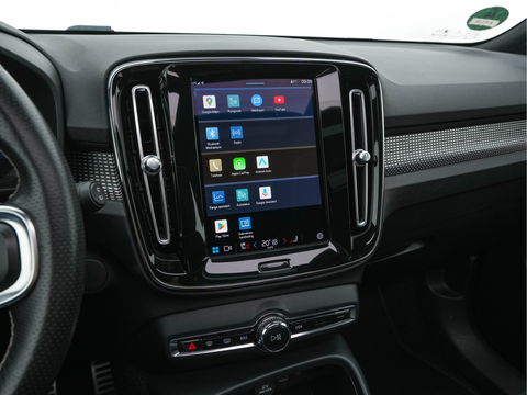 Volvo XC40 Recharge P8 AWD R-Design [ 3-Fase ] { SOH-89%} (INCL-BTW) *PANO | LEATHER-ALCANTARA | DIGI-COCKPIT | FULL-LED | PREMIUM-AUDIO | CARPLAY | KEYLESS | NAVI-FULLMAP | ECC | PDC | HEATED-SPORTSEATS | BLIS | PRIVACY-GLASS | 19''ALU*