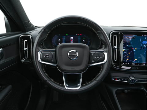 Volvo XC40 Recharge P8 AWD R-Design [ 3-Fase ] { SOH-89%} (INCL-BTW) *PANO | LEATHER-ALCANTARA | DIGI-COCKPIT | FULL-LED | PREMIUM-AUDIO | CARPLAY | KEYLESS | NAVI-FULLMAP | ECC | PDC | HEATED-SPORTSEATS | BLIS | PRIVACY-GLASS | 19''ALU*