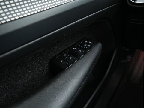 Volvo XC40 Recharge P8 AWD R-Design [ 3-Fase ] { SOH-89%} (INCL-BTW) *PANO | LEATHER-ALCANTARA | DIGI-COCKPIT | FULL-LED | PREMIUM-AUDIO | CARPLAY | KEYLESS | NAVI-FULLMAP | ECC | PDC | HEATED-SPORTSEATS | BLIS | PRIVACY-GLASS | 19''ALU*