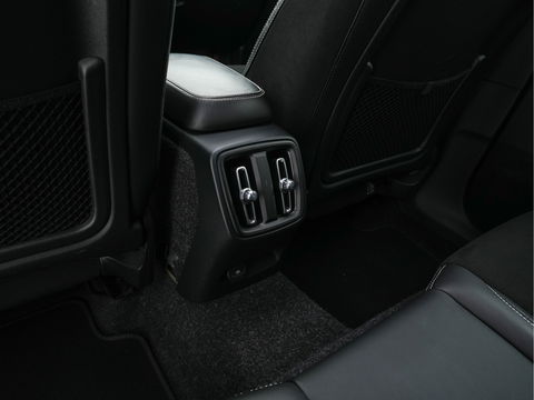 Volvo XC40 Recharge P8 AWD R-Design [ 3-Fase ] { SOH-89%} (INCL-BTW) *PANO | LEATHER-ALCANTARA | DIGI-COCKPIT | FULL-LED | PREMIUM-AUDIO | CARPLAY | KEYLESS | NAVI-FULLMAP | ECC | PDC | HEATED-SPORTSEATS | BLIS | PRIVACY-GLASS | 19''ALU*