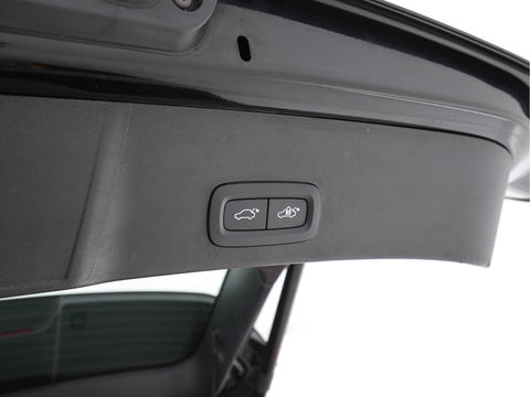 Volvo XC40 Recharge P8 AWD R-Design [ 3-Fase ] { SOH-89%} (INCL-BTW) *PANO | LEATHER-ALCANTARA | DIGI-COCKPIT | FULL-LED | PREMIUM-AUDIO | CARPLAY | KEYLESS | NAVI-FULLMAP | ECC | PDC | HEATED-SPORTSEATS | BLIS | PRIVACY-GLASS | 19''ALU*