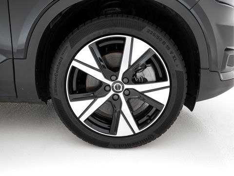 Volvo XC40 Recharge P8 AWD R-Design [ 3-Fase ] { SOH-89%} (INCL-BTW) *PANO | LEATHER-ALCANTARA | DIGI-COCKPIT | FULL-LED | PREMIUM-AUDIO | CARPLAY | KEYLESS | NAVI-FULLMAP | ECC | PDC | HEATED-SPORTSEATS | BLIS | PRIVACY-GLASS | 19''ALU*