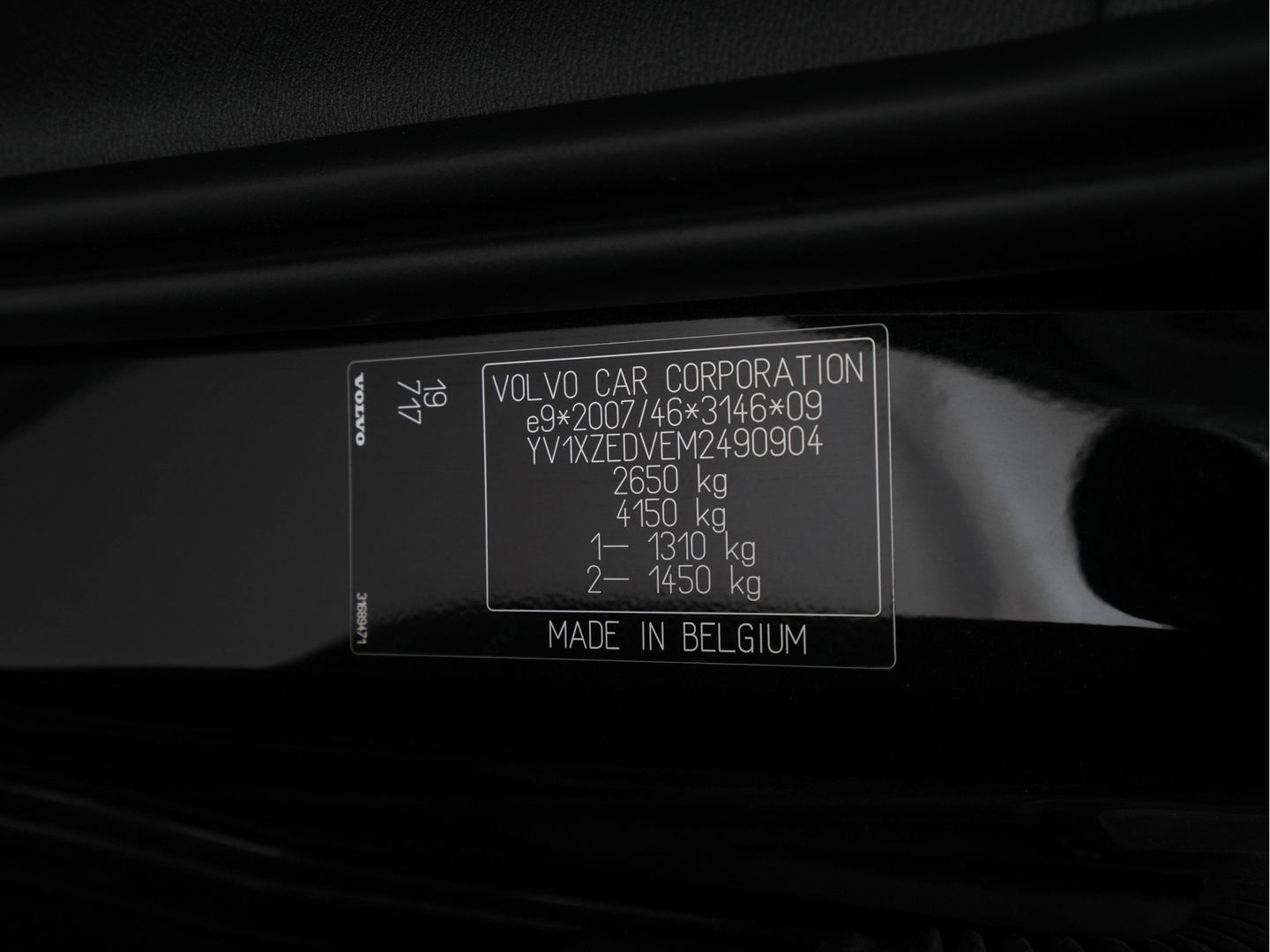 Volvo XC40 Recharge P8 AWD R-Design [ 3-Fase ] { SOH-89%} (INCL-BTW) *PANO | LEATHER-ALCANTARA | DIGI-COCKPIT | FULL-LED | PREMIUM-AUDIO | CARPLAY | KEYLESS | NAVI-FULLMAP | ECC | PDC | HEATED-SPORTSEATS | BLIS | PRIVACY-GLASS | 19''ALU*